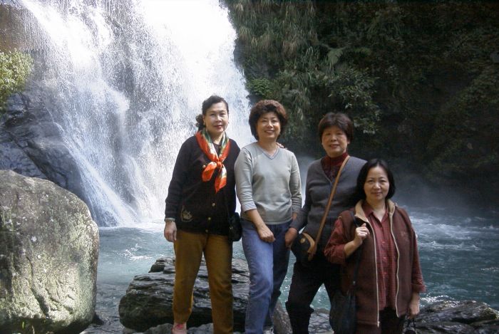 Fabian, Li shun, Mother, Ai Yueh, In Kai, and May Ling holding Hong Shin