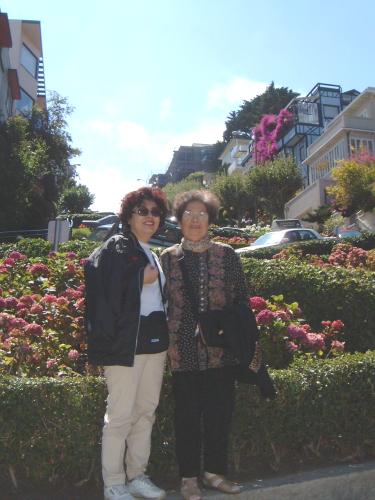 Li Shun and her Mother at Lombard Street, SF